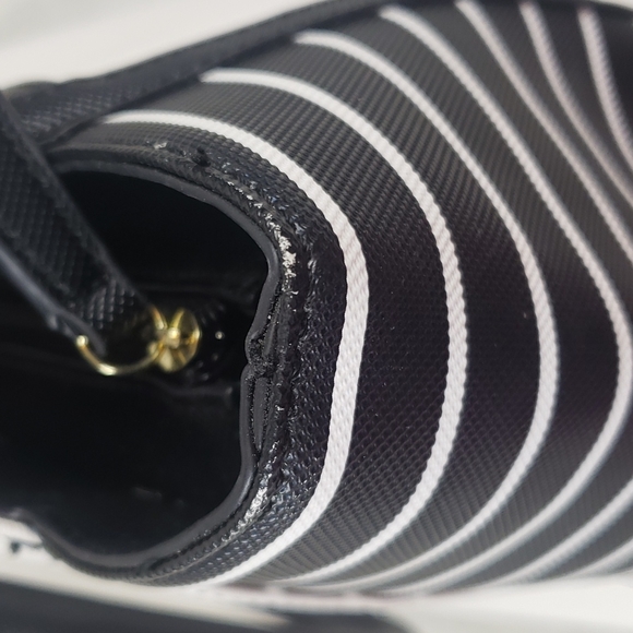 Kenneth Cole Reaction black white striped zipper large handbag goldtone accents - Picture 6 of 12